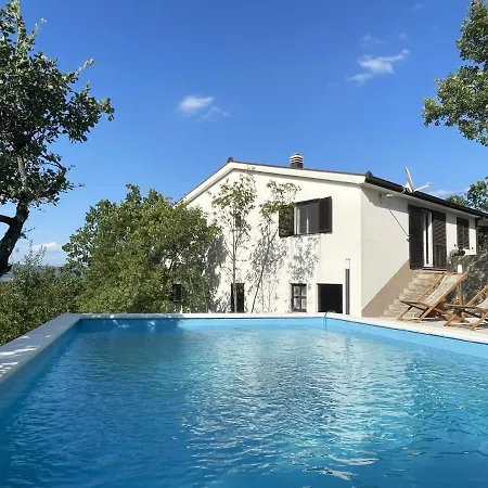 Casa de Férias Welcoming House In Poljica With Private Pool