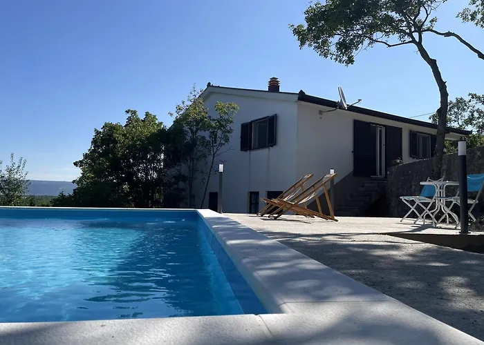 펜션 Welcoming House In Poljica With Private Pool *
