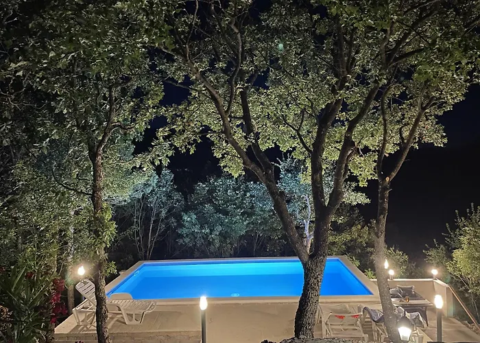 펜션 Welcoming House In Poljica With Private Pool