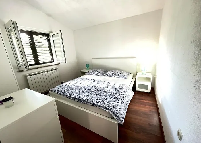 펜션 Welcoming House In Poljica With Private Pool