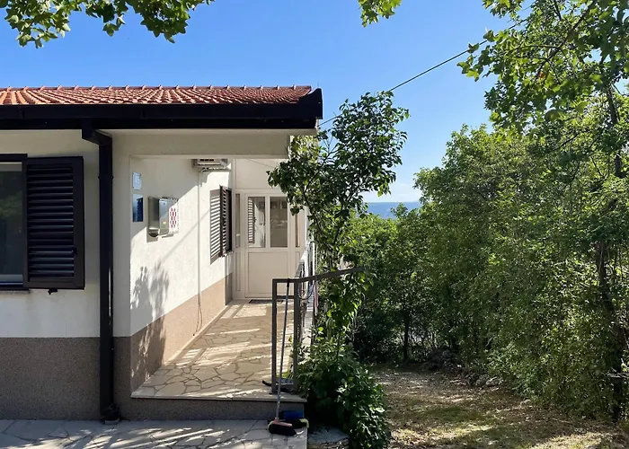 펜션 Welcoming House In Poljica With Private Pool