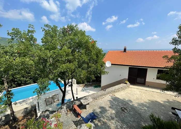 펜션 Welcoming House In Poljica With Private Pool *