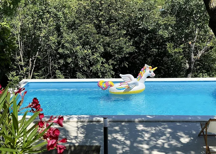 펜션 Welcoming House In Poljica With Private Pool *